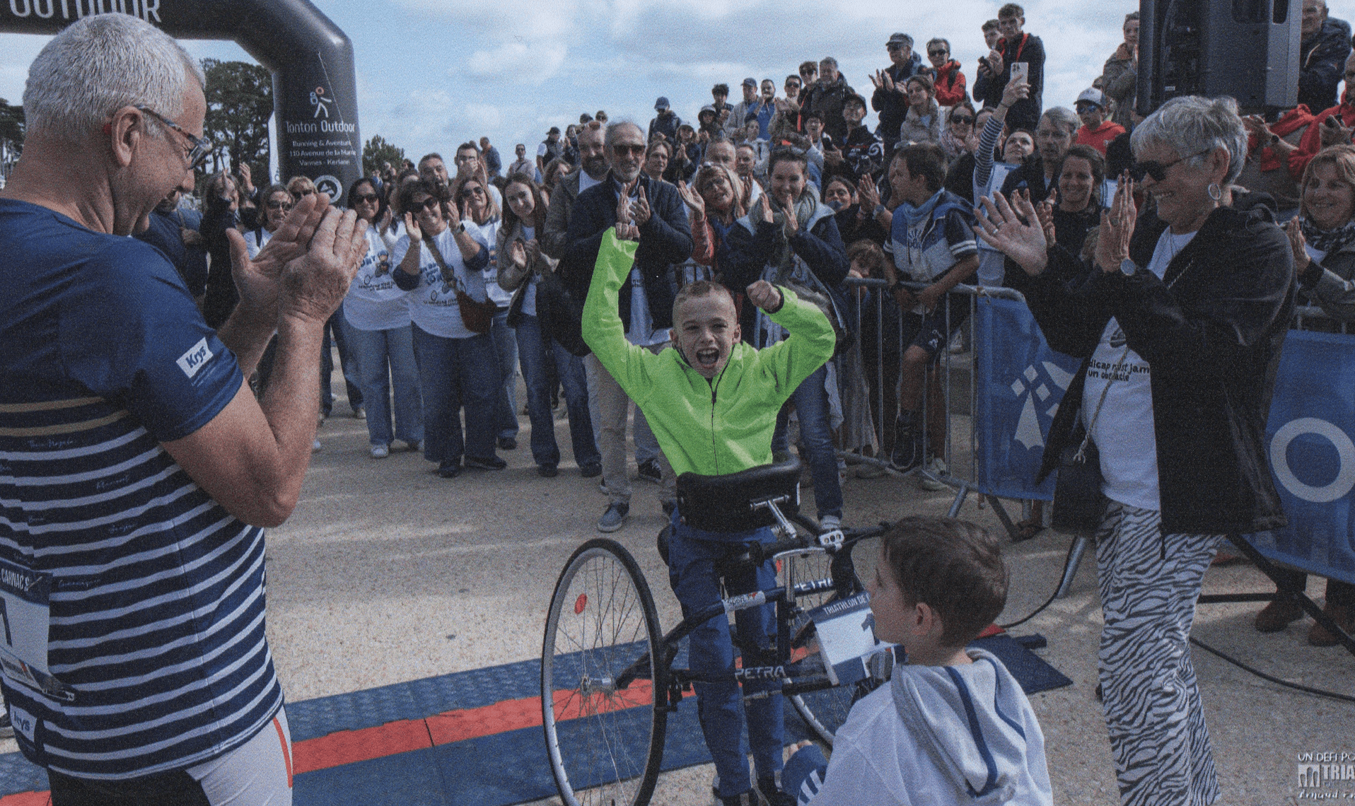 Tony et son équipe au Triathlon de Carnac, octobre 2025
